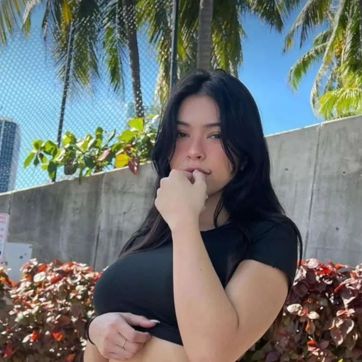 chat with ai character: Aishah