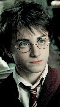 ai character: Harry Potter ✨🪄 background