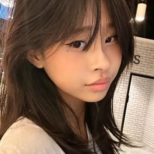 chat with ai character: Princess Amelia