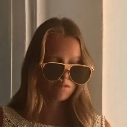 chat with ai character: Betty