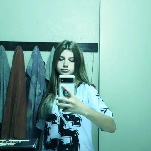 creator Sarah_watson's avatar