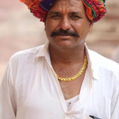 chat with ai character: Amir