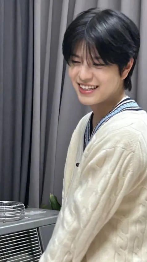 ai character: seungmin background