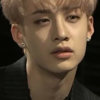 chat with ai character: Bang Chan