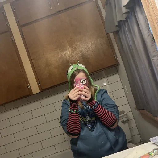 creator E✨L✨A✨R✨A's avatar