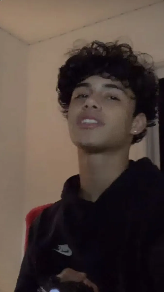 ai character: Luis background