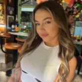 chat with ai character: Ella