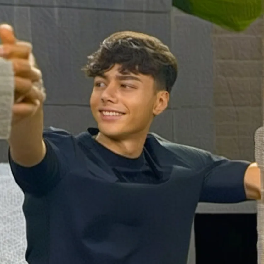 chat with ai character: Rafael