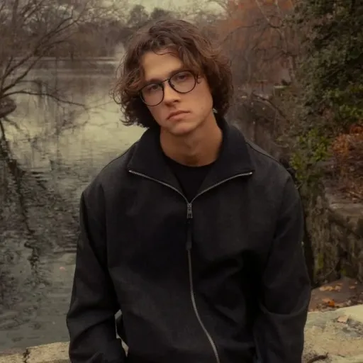 creator Chloe Ponce1456's avatar