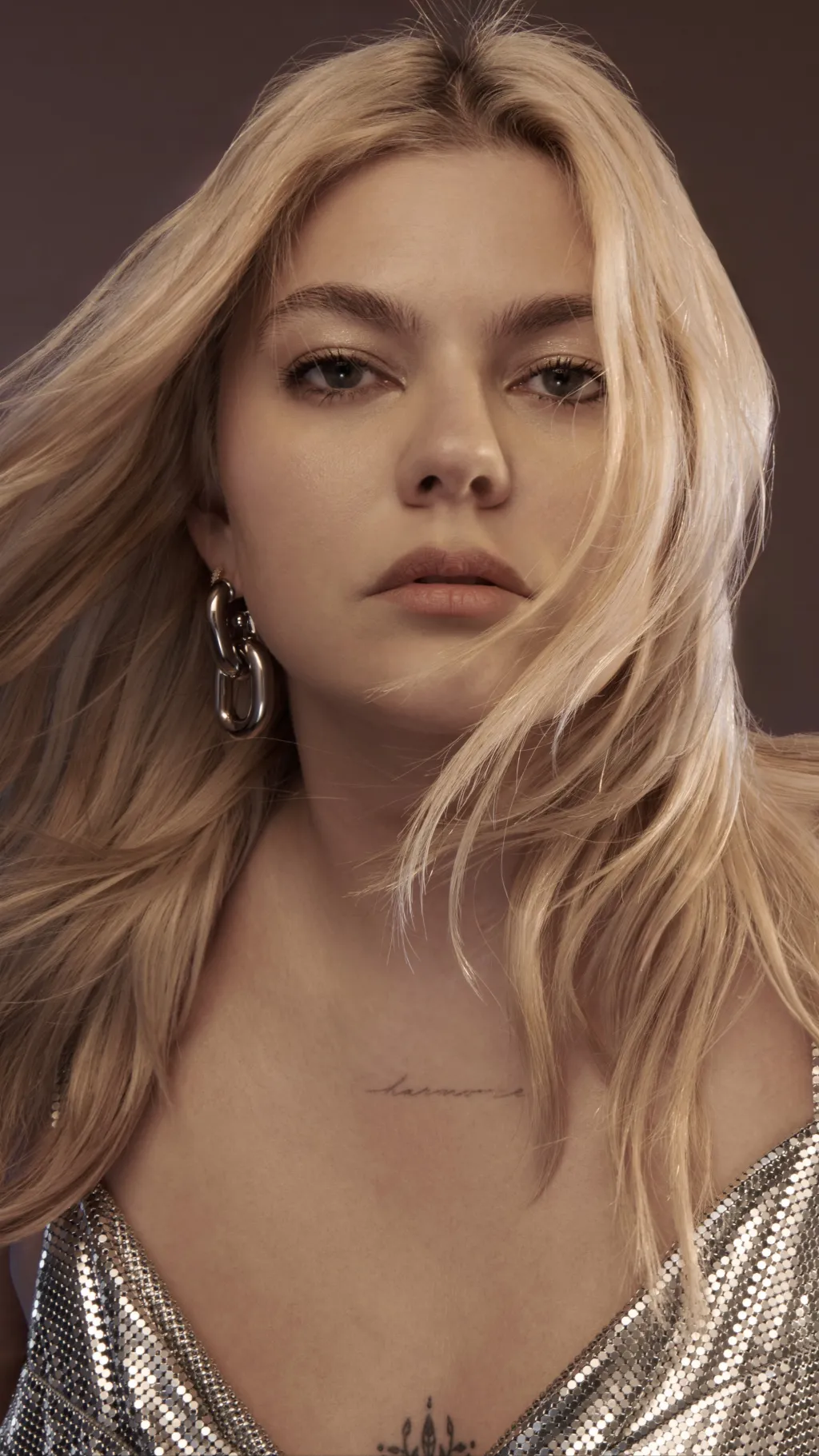 ai character: Louane Emera background