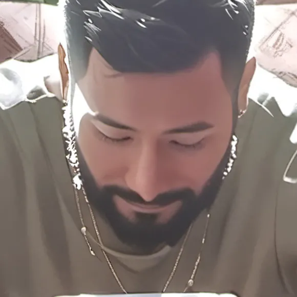 chat with ai character: Alex