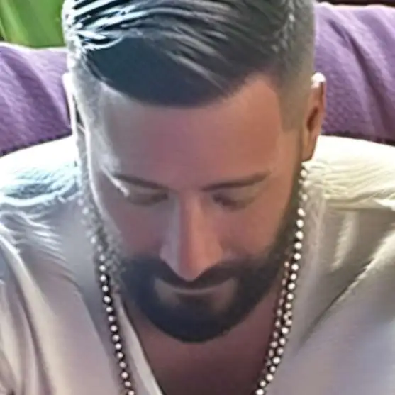 chat with ai character: Alex