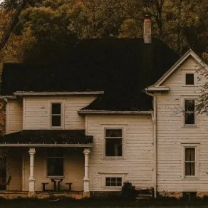 chat with ai character: Haunted house?