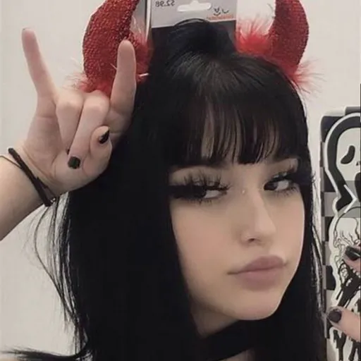 creator emo Roxy's avatar