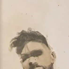 chat with ai character: Lewis