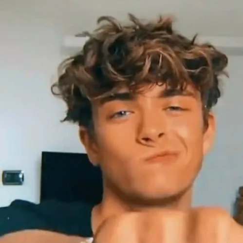 chat with ai character: 🫶jackson❣