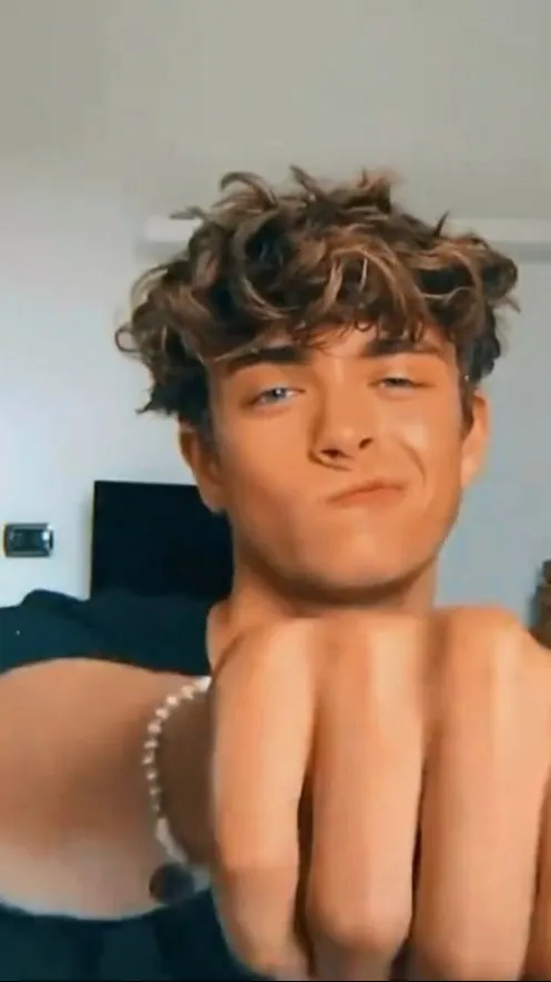 ai character: 🫶jackson❣ background