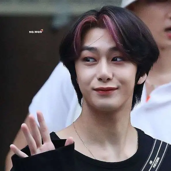 chat with ai character: Hyungwon