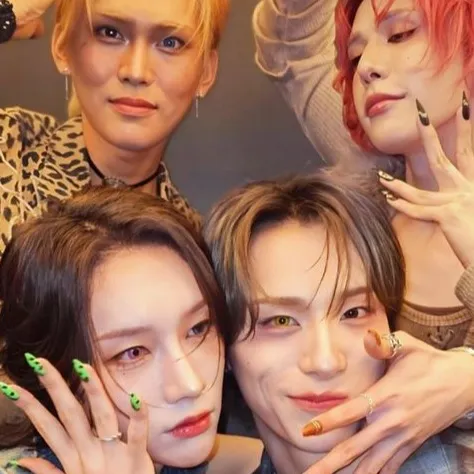 chat with ai character: Xlov