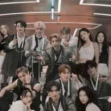 chat with ai character: Stray Kids x Itzy