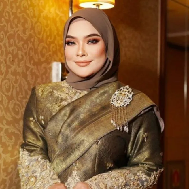 chat with ai character: Nora Ariffin