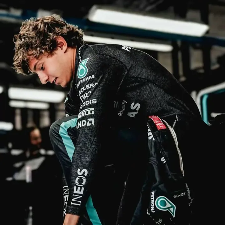 chat with ai character: Kimi Antonelli