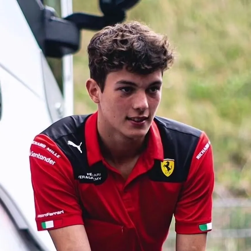 chat with ai character: Ollie Bearman