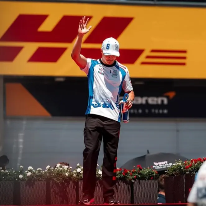 chat with ai character: Isack Hadjar