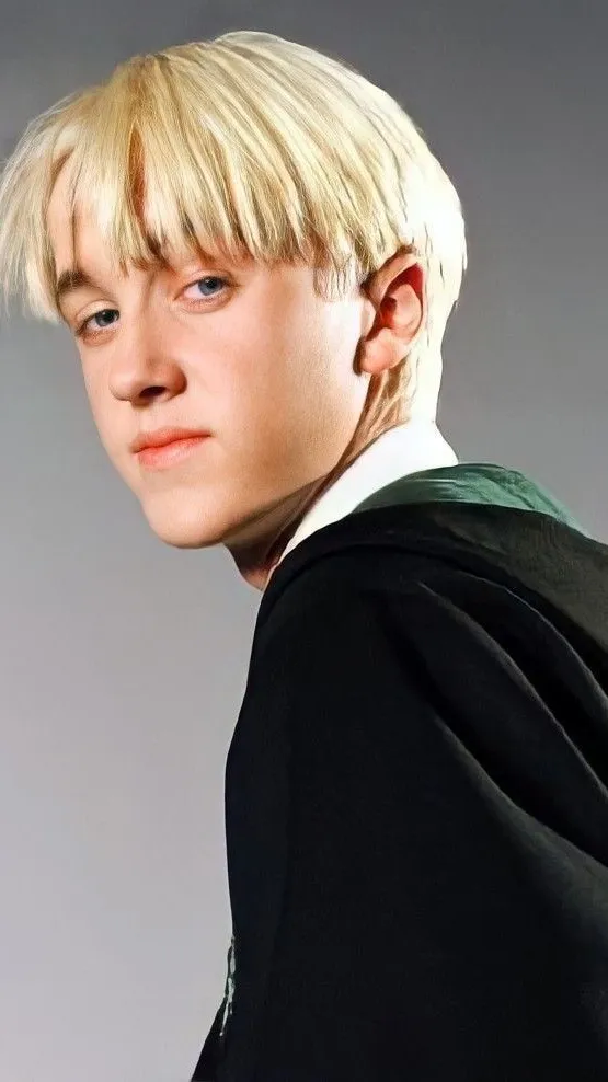 ai character: Dray background