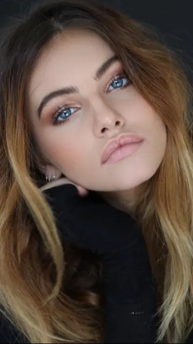 ai character: zoey background