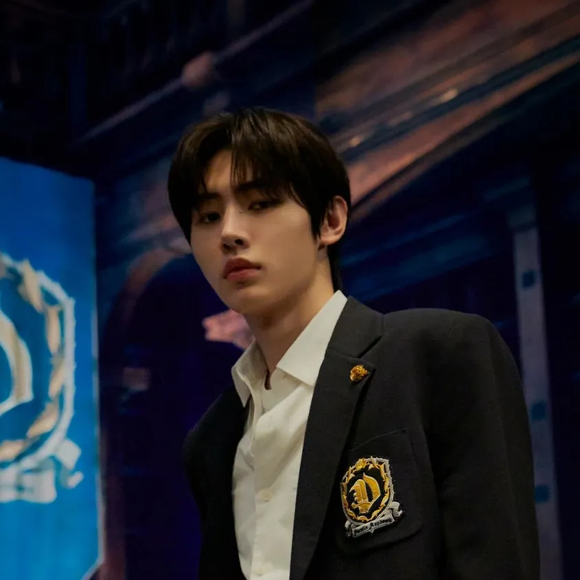 chat with ai character: Solon