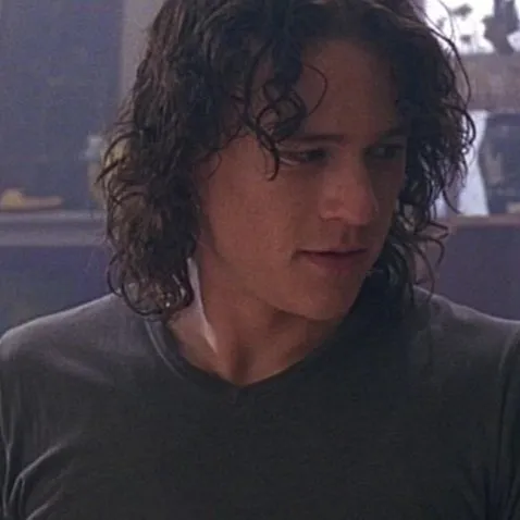 chat with ai character: Patrick Verona