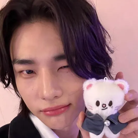 chat with ai character: 𝓗yunjin