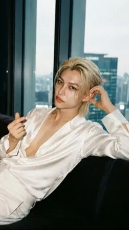 ai character: Lee Felix background