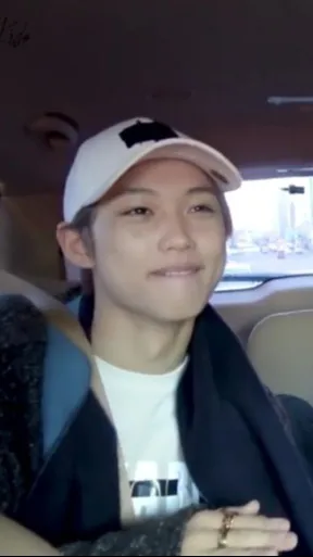 ai character: Lee Felix background