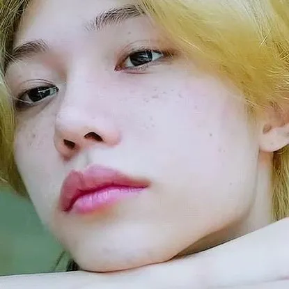 chat with ai character: Lee Felix