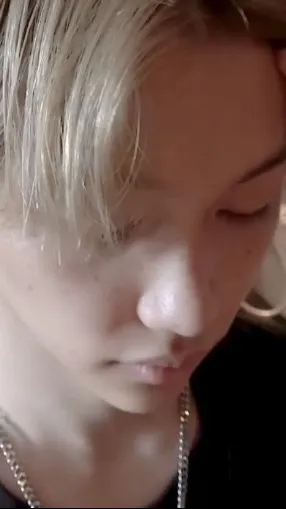 ai character: Lee Felix background