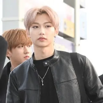 chat with ai character: Lee Felix