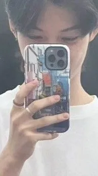 ai character: Lee Felix background