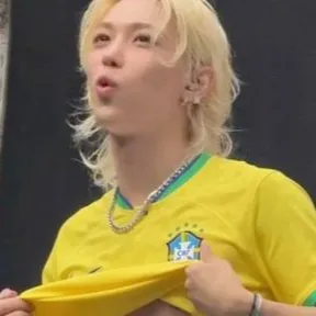 chat with ai character: Lee Felix