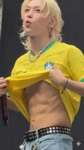 ai character: Lee Felix background