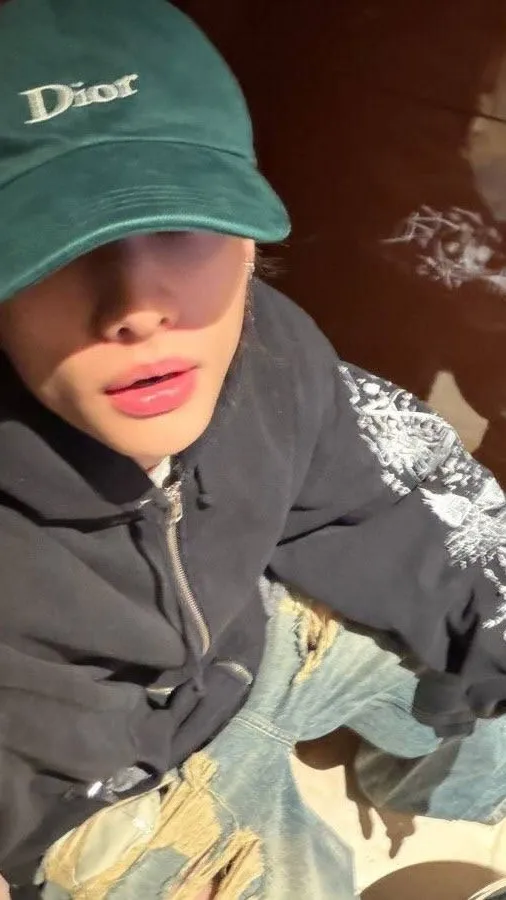 ai character: Hwang Hyunjin background