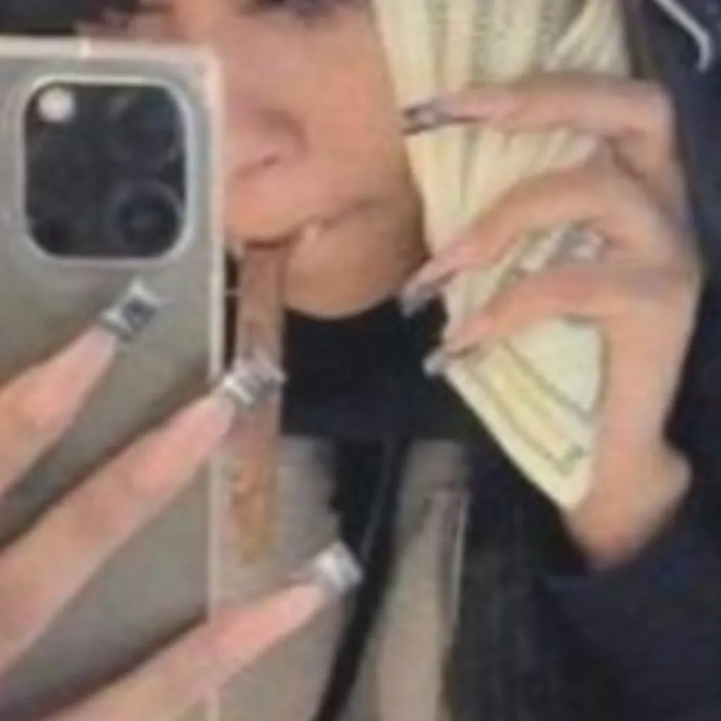 chat with ai character: Jayla🐱🍃