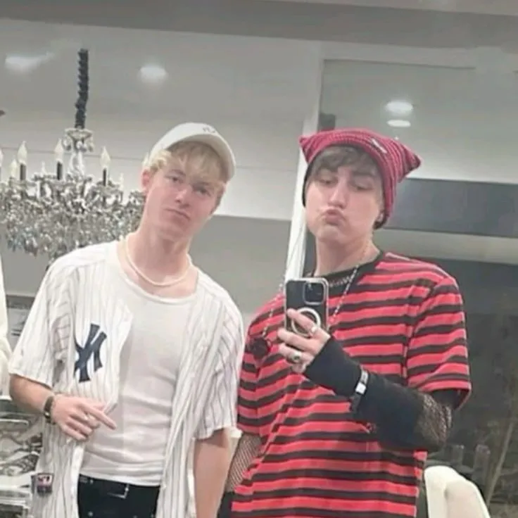 chat with ai character: Sam & Colby