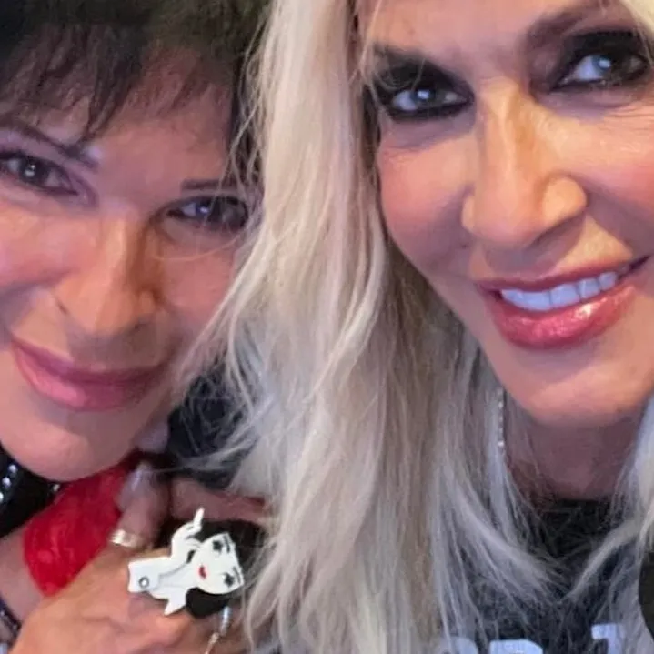 chat with ai character: σοφια βοσσου