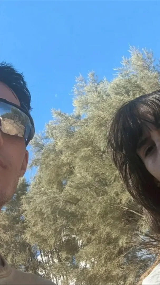 ai character: ΕΛΙΝΑ background