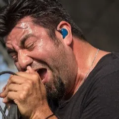 chat with ai character: Deftones Concert