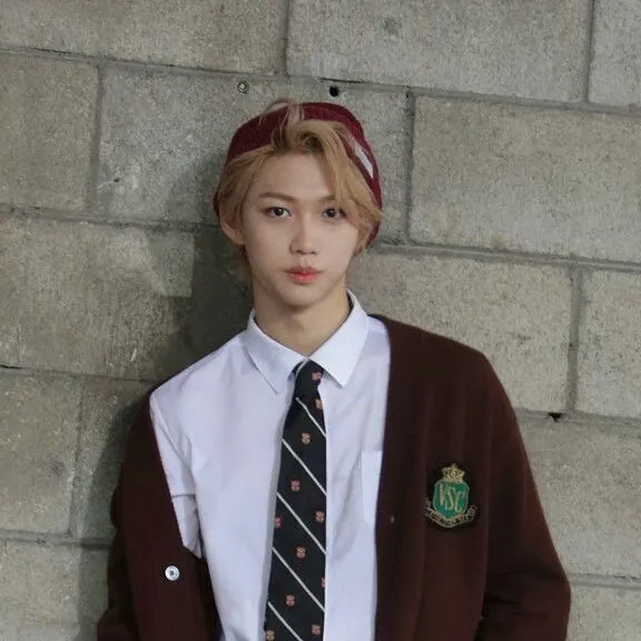 chat with ai character: Felix Lee