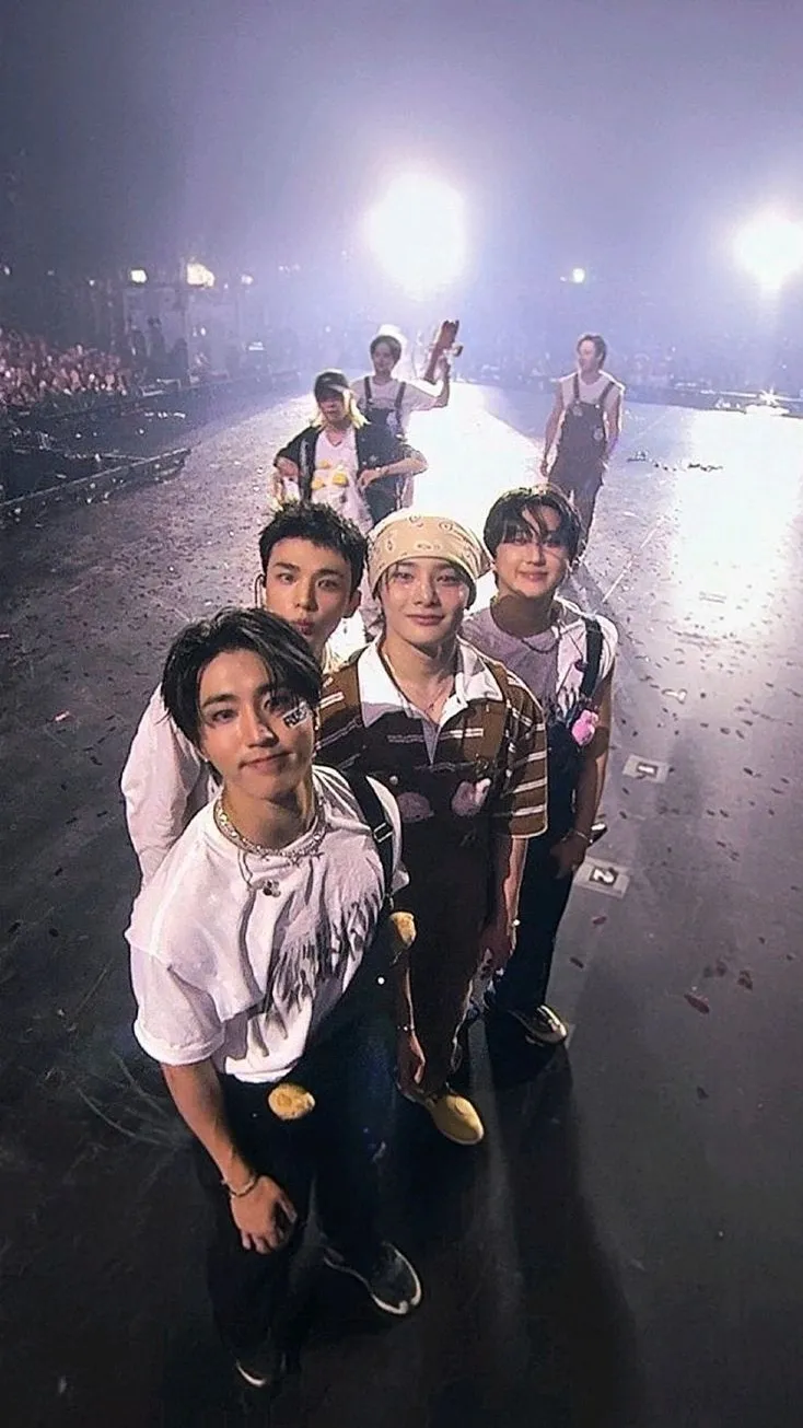 ai character: Skz pick me  background