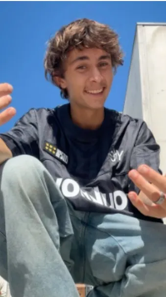 ai character: Cadel_06 background